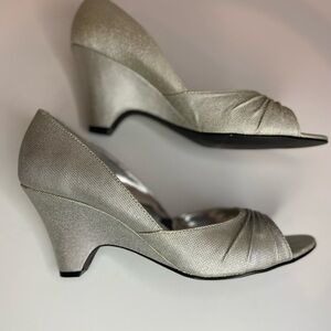 Rampage~NIB~Shimmery Silvery/Gold~Peep Toe~Wedge Heel Shoes~Ruched Front~Size 9